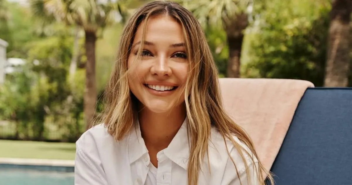 Madelyn Cline Height, Age, Net Worth, Relationship, Career and Biography